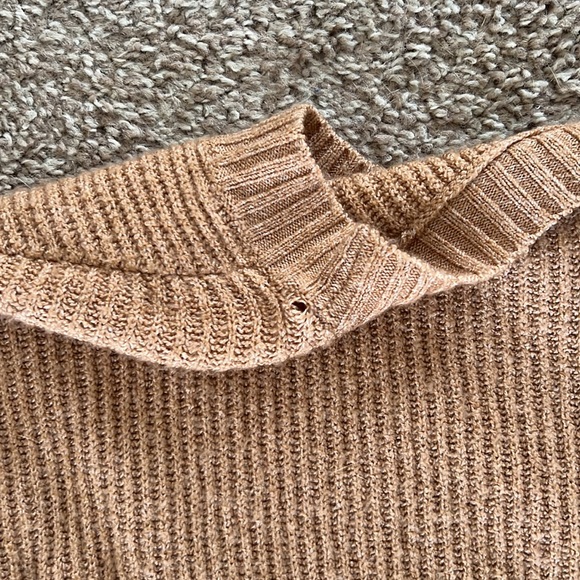 Twist Bottom Sweater - Picture 4 of 4